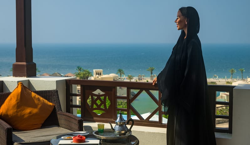 middle-east-holidays-ras-al-khaimah-the-cove-rotana-resort-breeze- bar-and-lounge-terrace-view